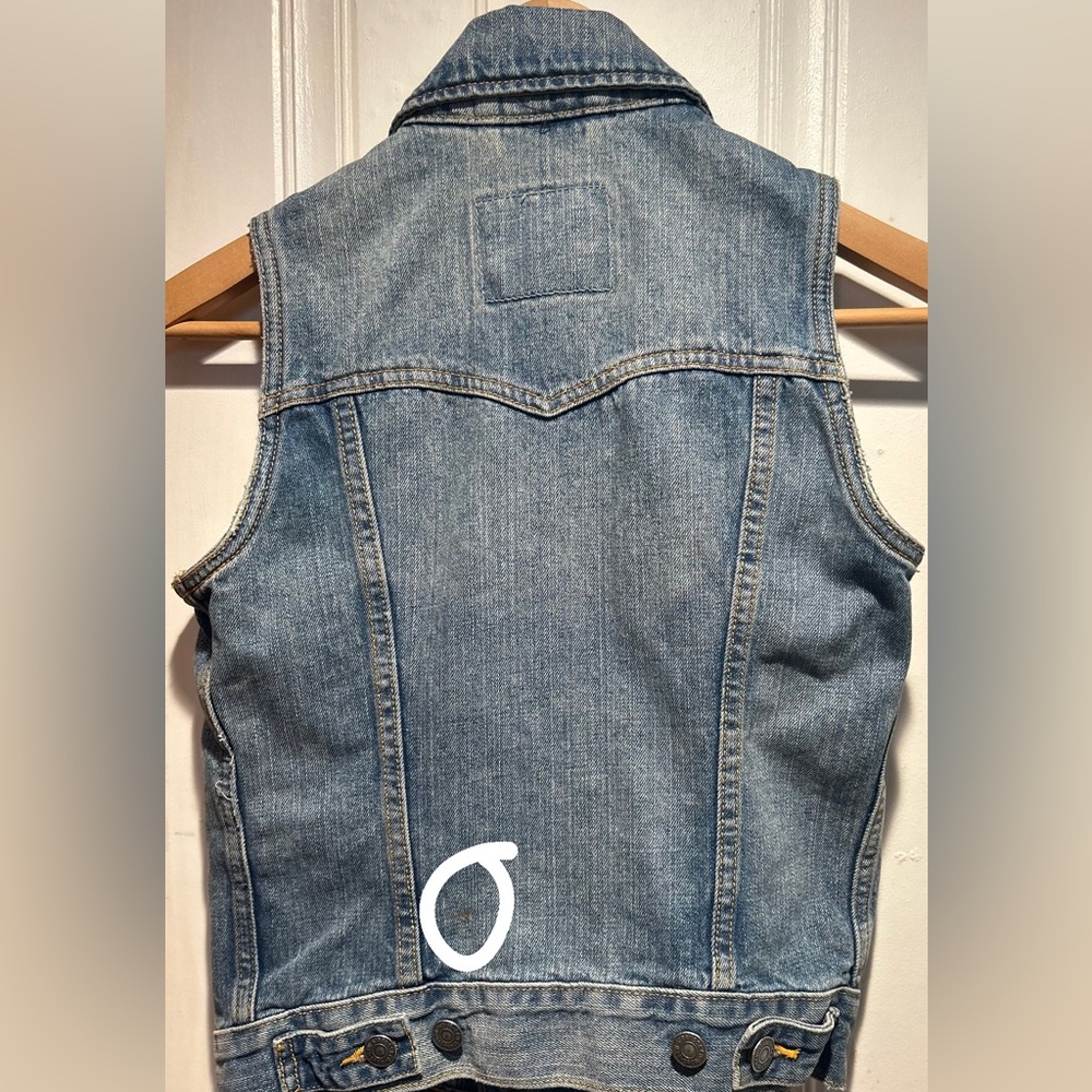 Levi’s Jean Vest - Picture 4 of 4